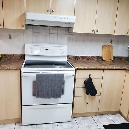 Home Stay Near The Airport Mississauga Kültér fotó